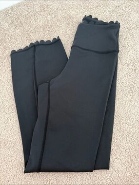 IVL Collective Black Scallop Edge Active Leggings